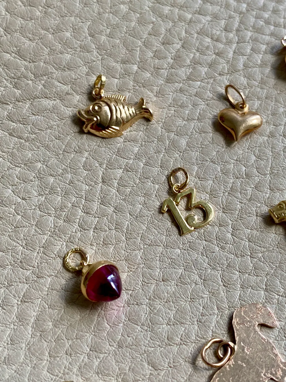 18k gold vintage charm or pendant - Small Puffy Heart