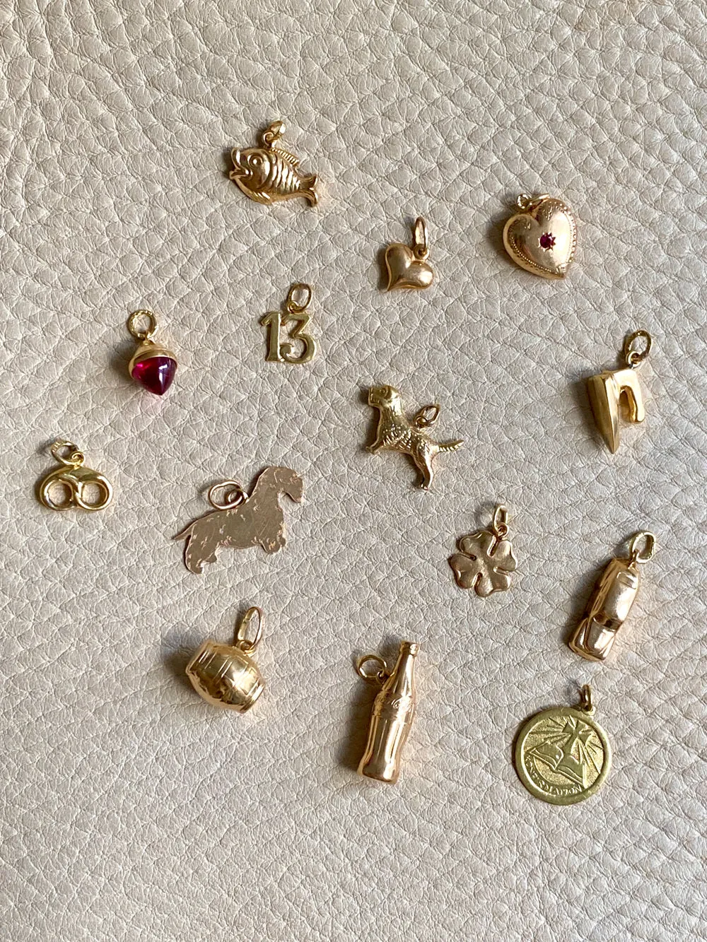 18k gold vintage charm or pendant - Small Puffy Heart