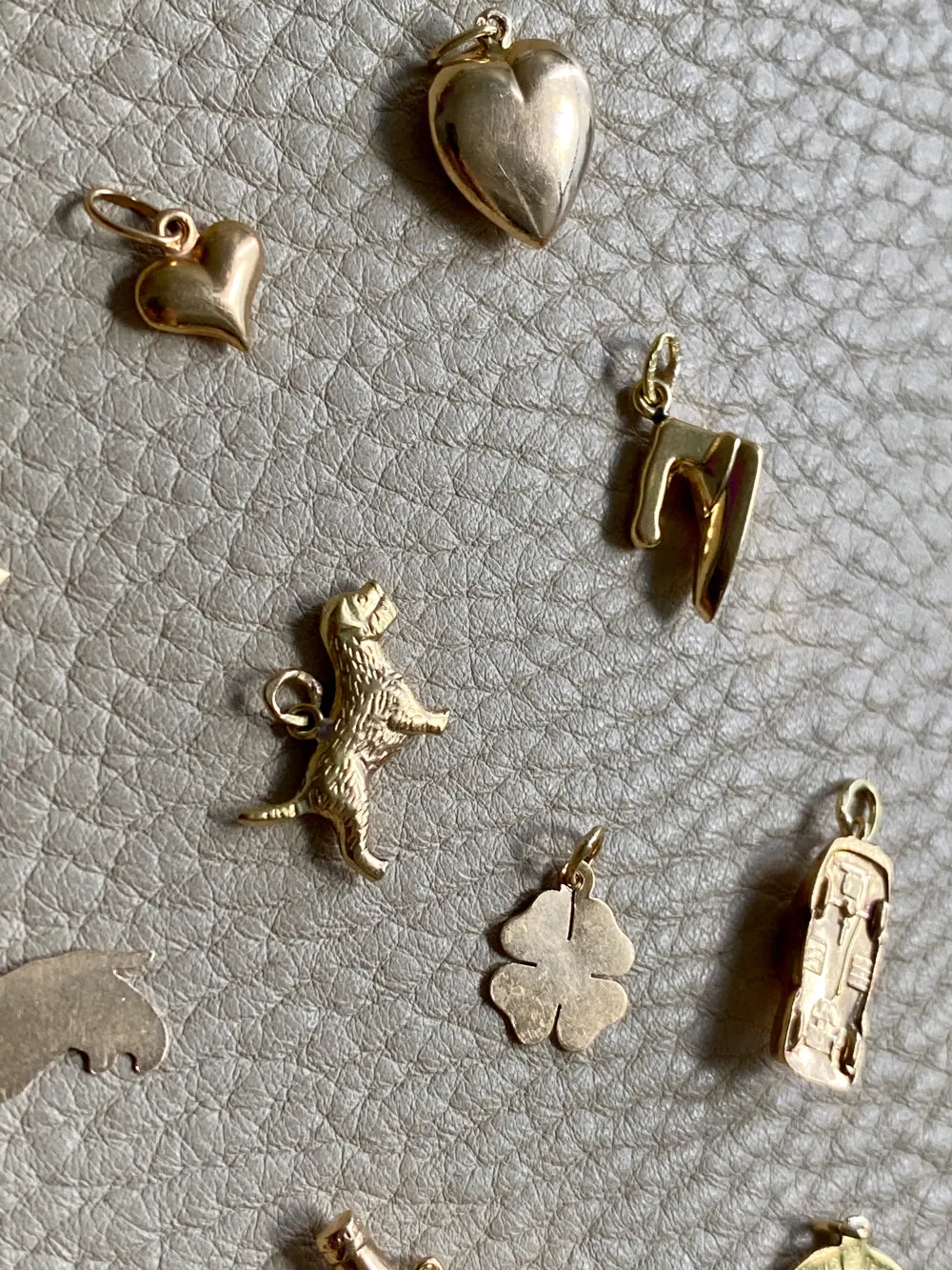 18k gold vintage charm or pendant - Small Puffy Heart