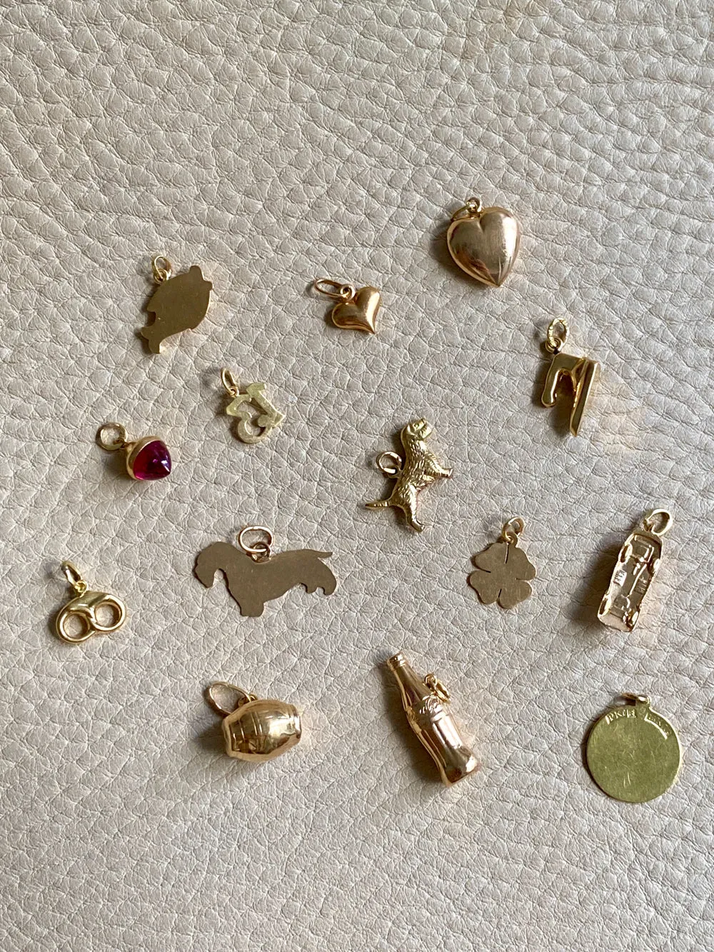 18k gold vintage charm or pendant - Small Puffy Heart