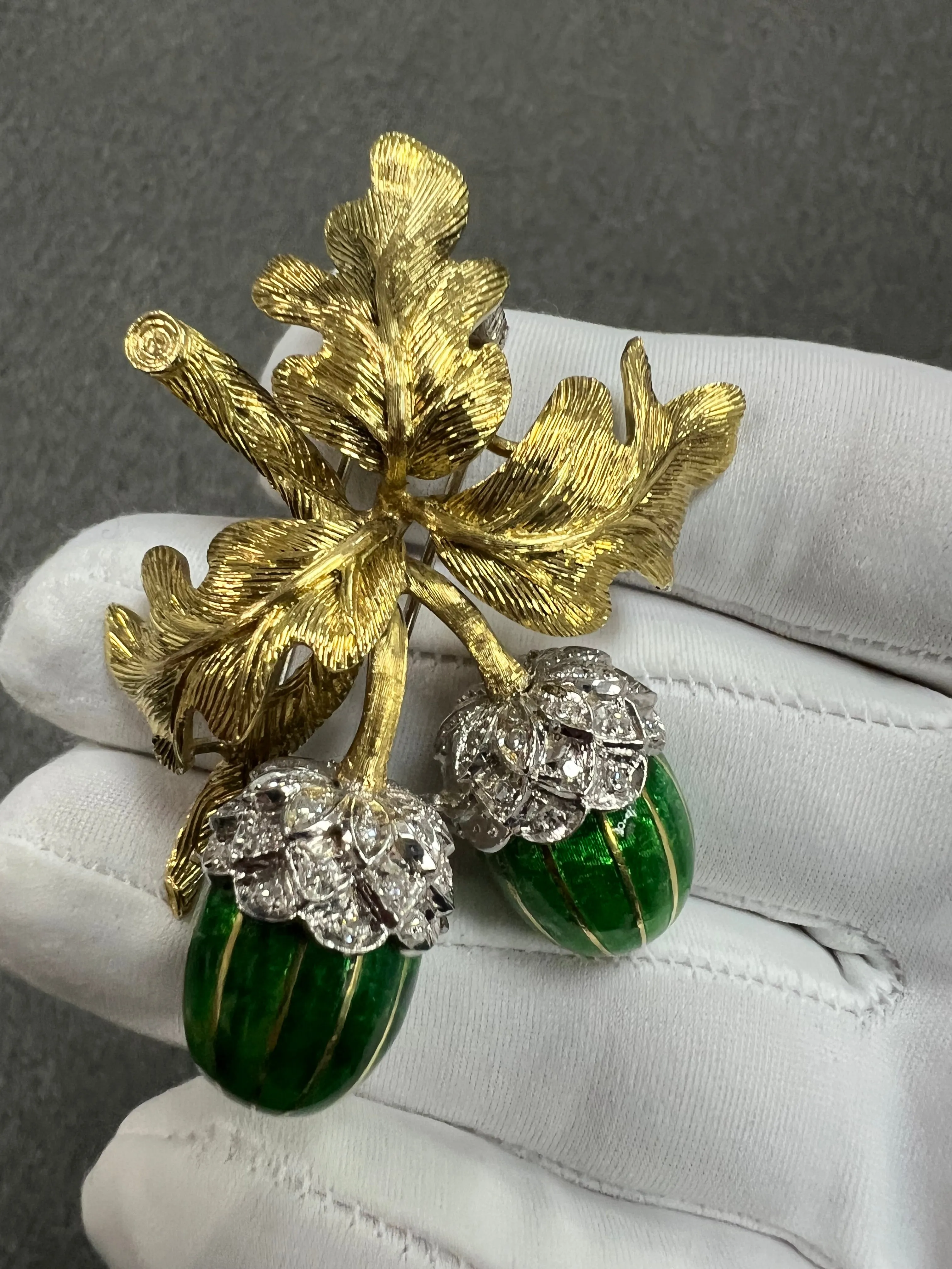 1970s Oak Leaves And Enameled Acorns 18k Yellow Gold Brooch