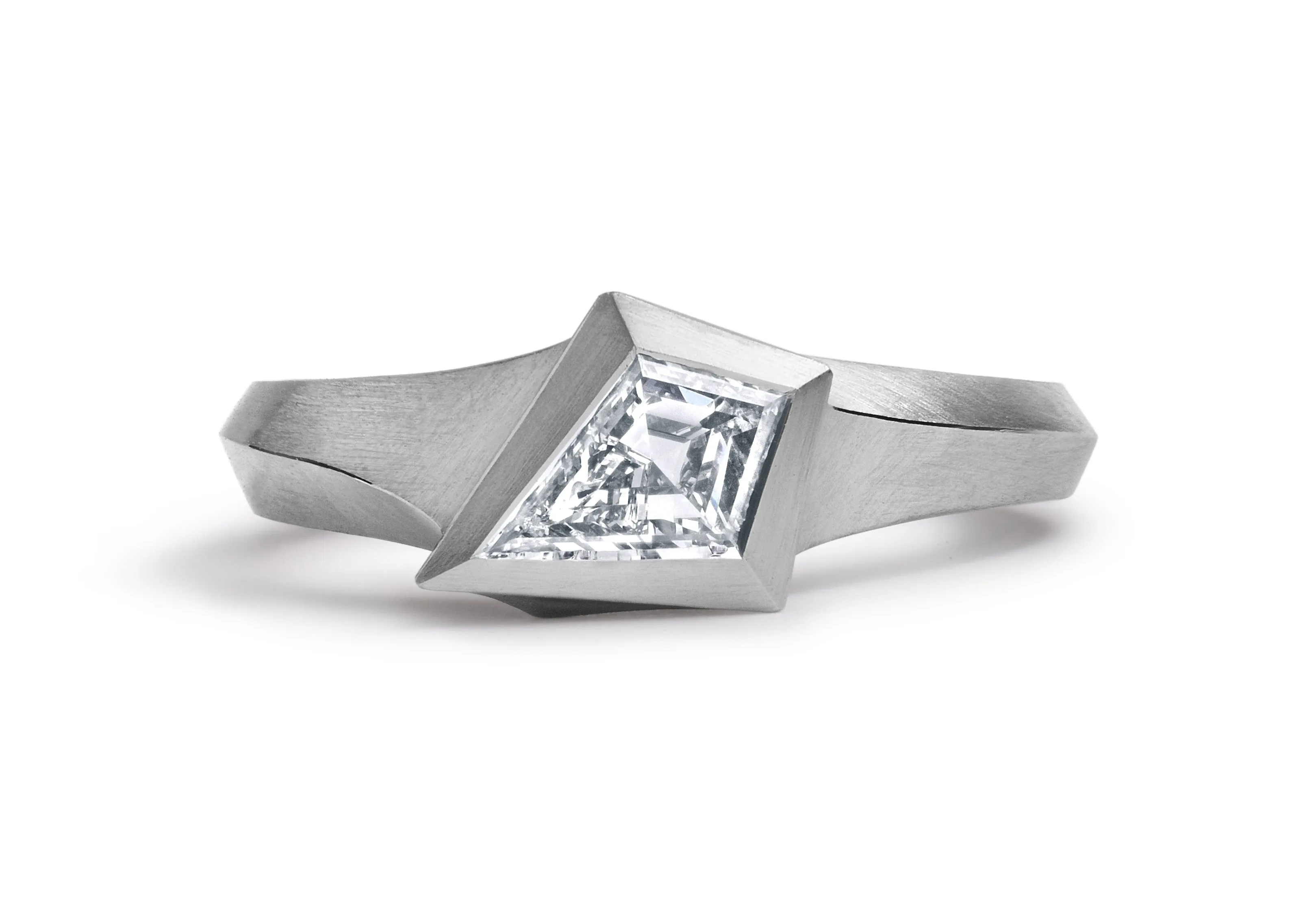 Aegis ring with kite shaped diamond