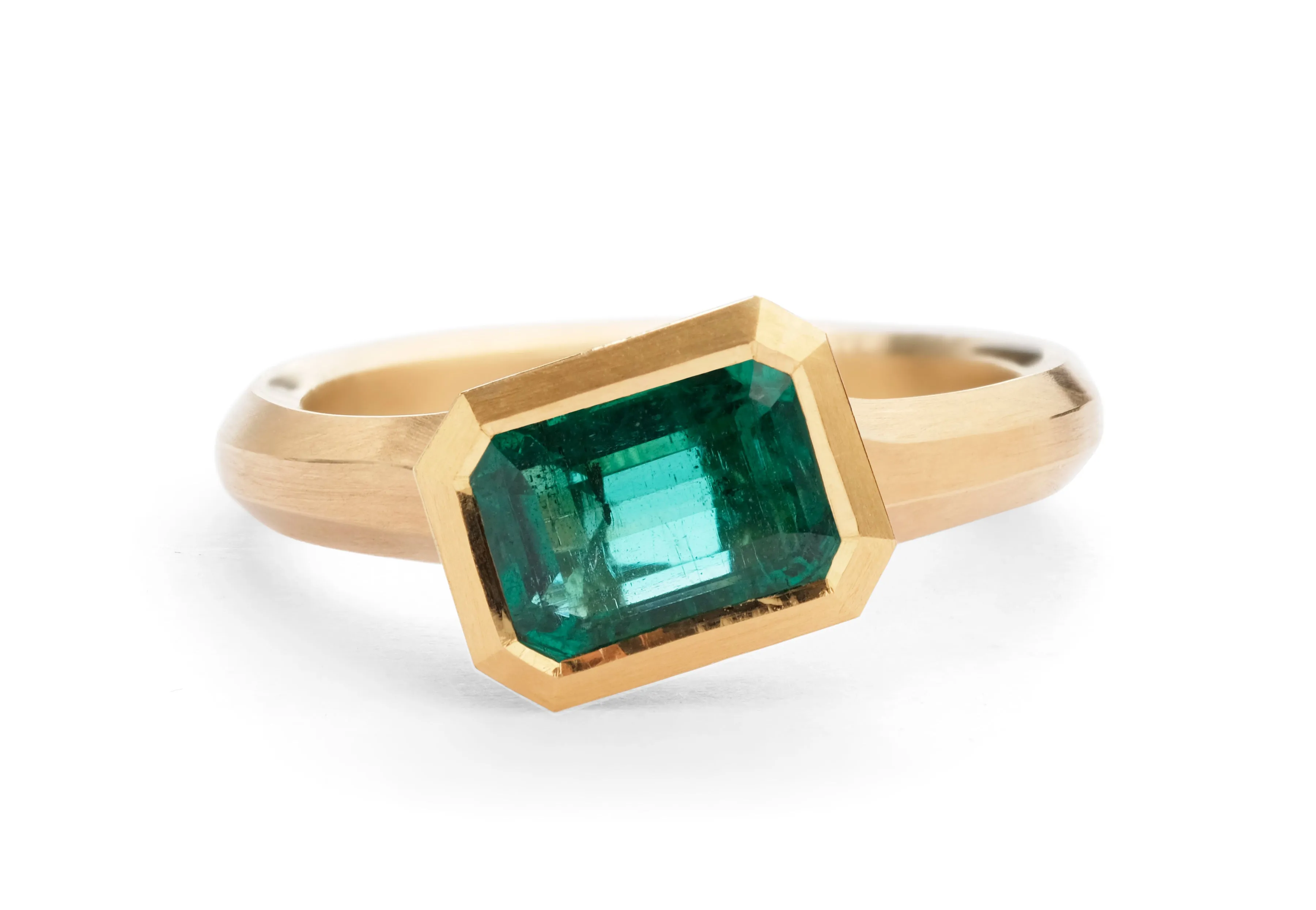 Arris carved yellow gold and Zambian emerald ring