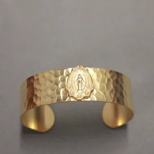BR109P Cuff Mary w/Pearls