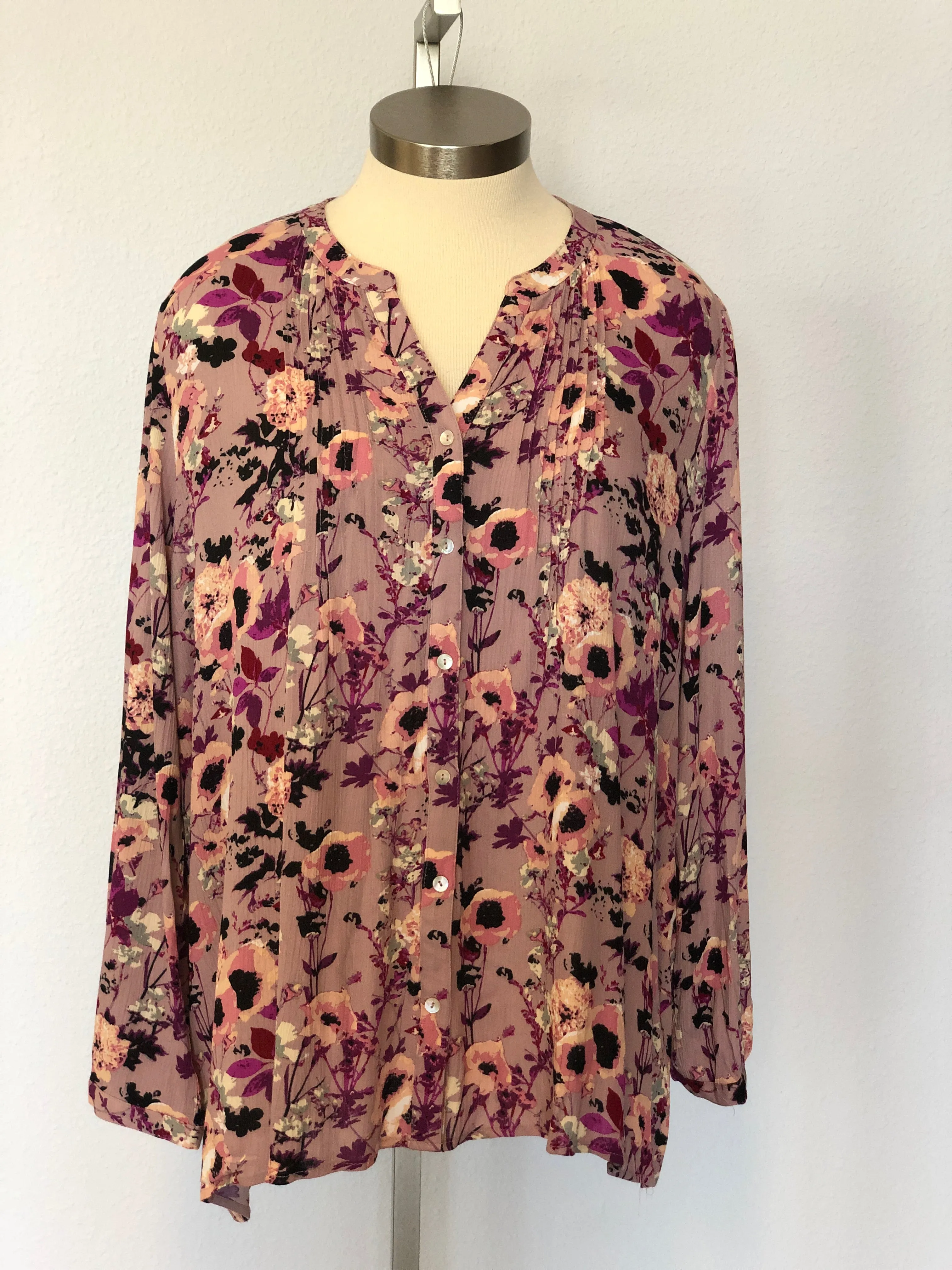 BUTTON UP PIN TUCK BLOUSE