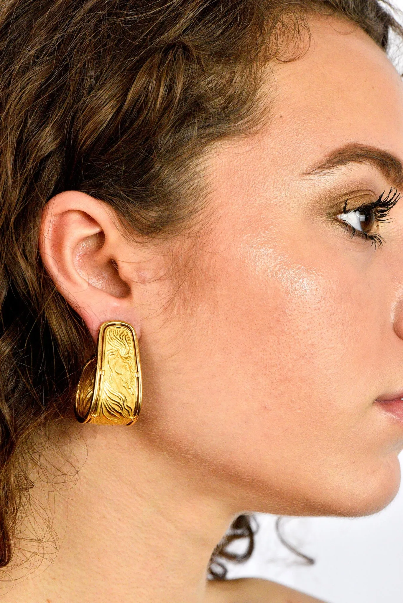 Carrera y Carrera 18 Karat Gold Ecuestre Half-Hoop Horse Earrings