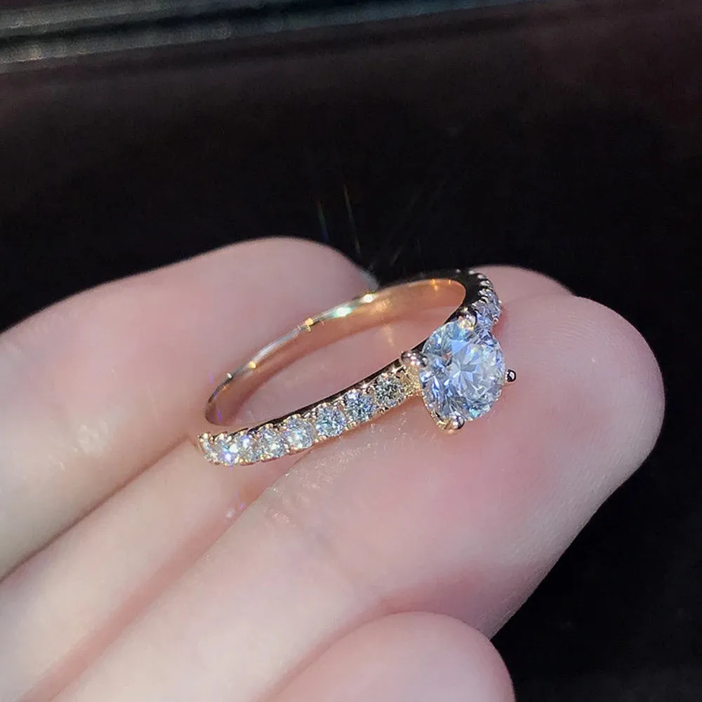 Chic 4-Claw Round Zirconia Wedding Rings