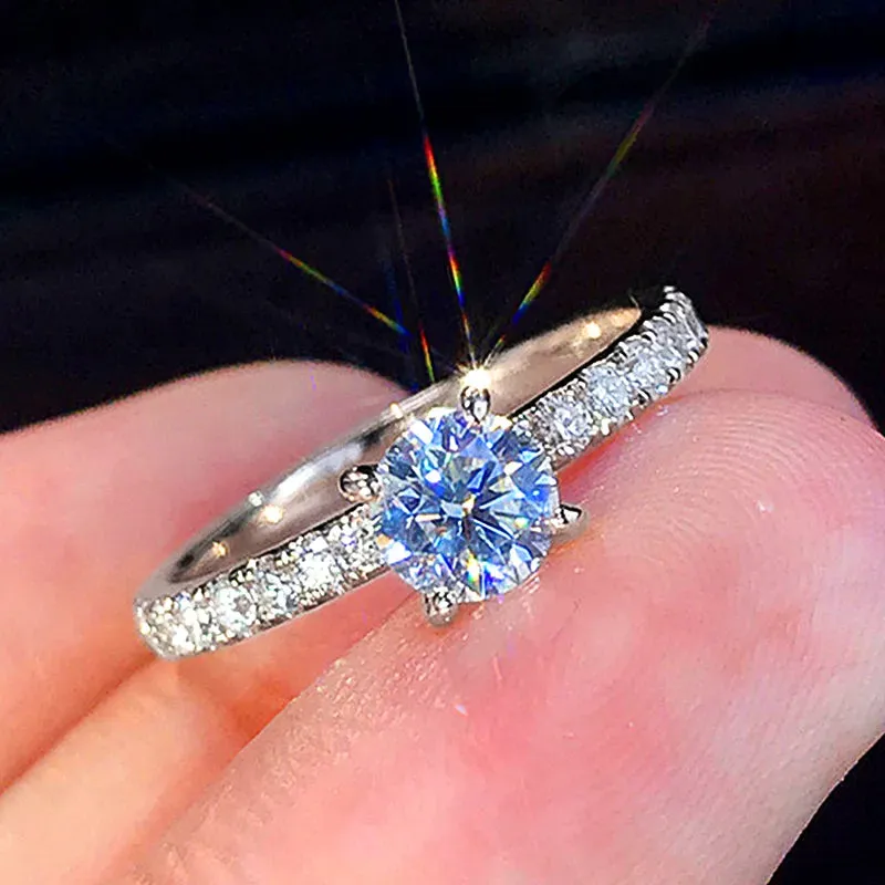 Chic 4-Claw Round Zirconia Wedding Rings