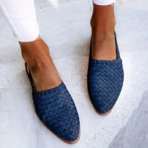 Chic leather loafers with woven pattern