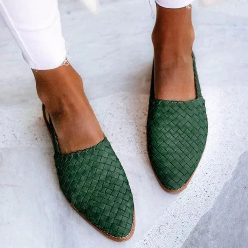 Chic leather loafers with woven pattern