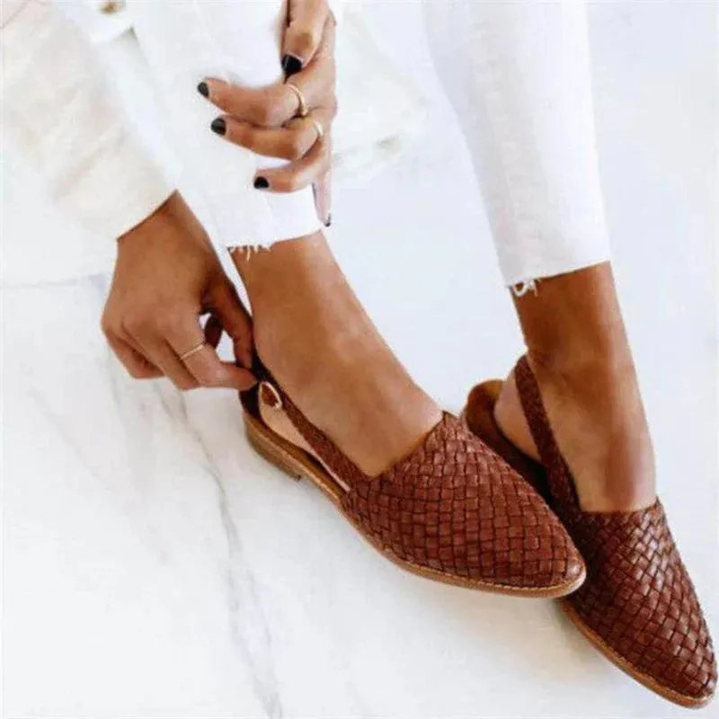 Chic leather loafers with woven pattern