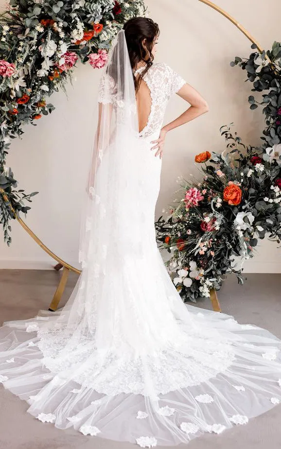 Elegant Sheath Bateau Lace Short Sleeve Floor-length Wedding Dress with Court Train and Appliques-715921