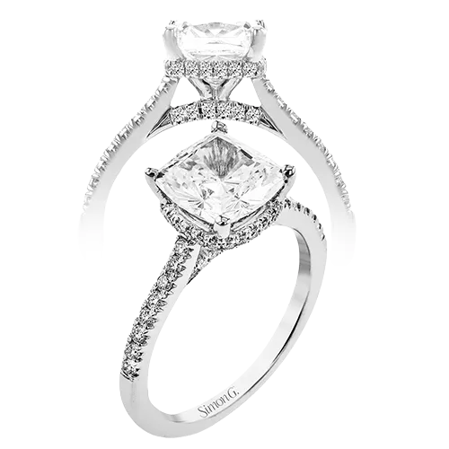 Engagement Ring in 18k Gold with Diamonds