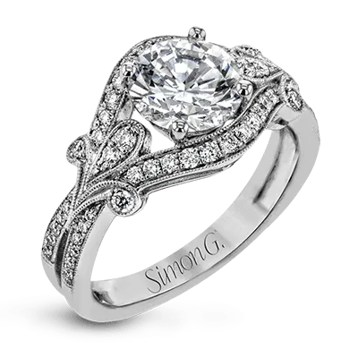 Engagement Ring in 18k Gold with Diamonds
