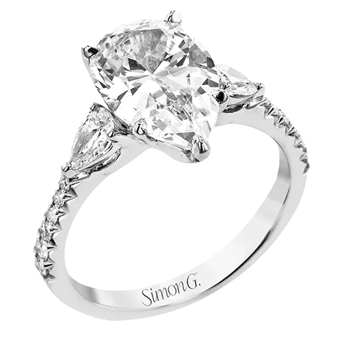Engagement Ring in 18k Gold with Diamonds