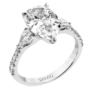 Engagement Ring in 18k Gold with Diamonds