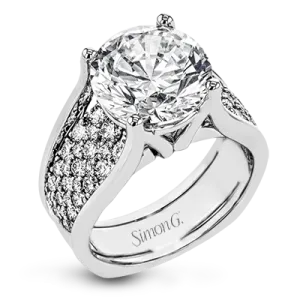 Engagement Ring in 18k Gold with Diamonds