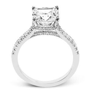 Engagement Ring in 18k Gold with Diamonds