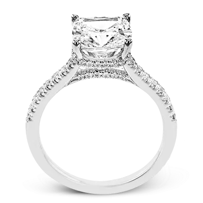 Engagement Ring in 18k Gold with Diamonds