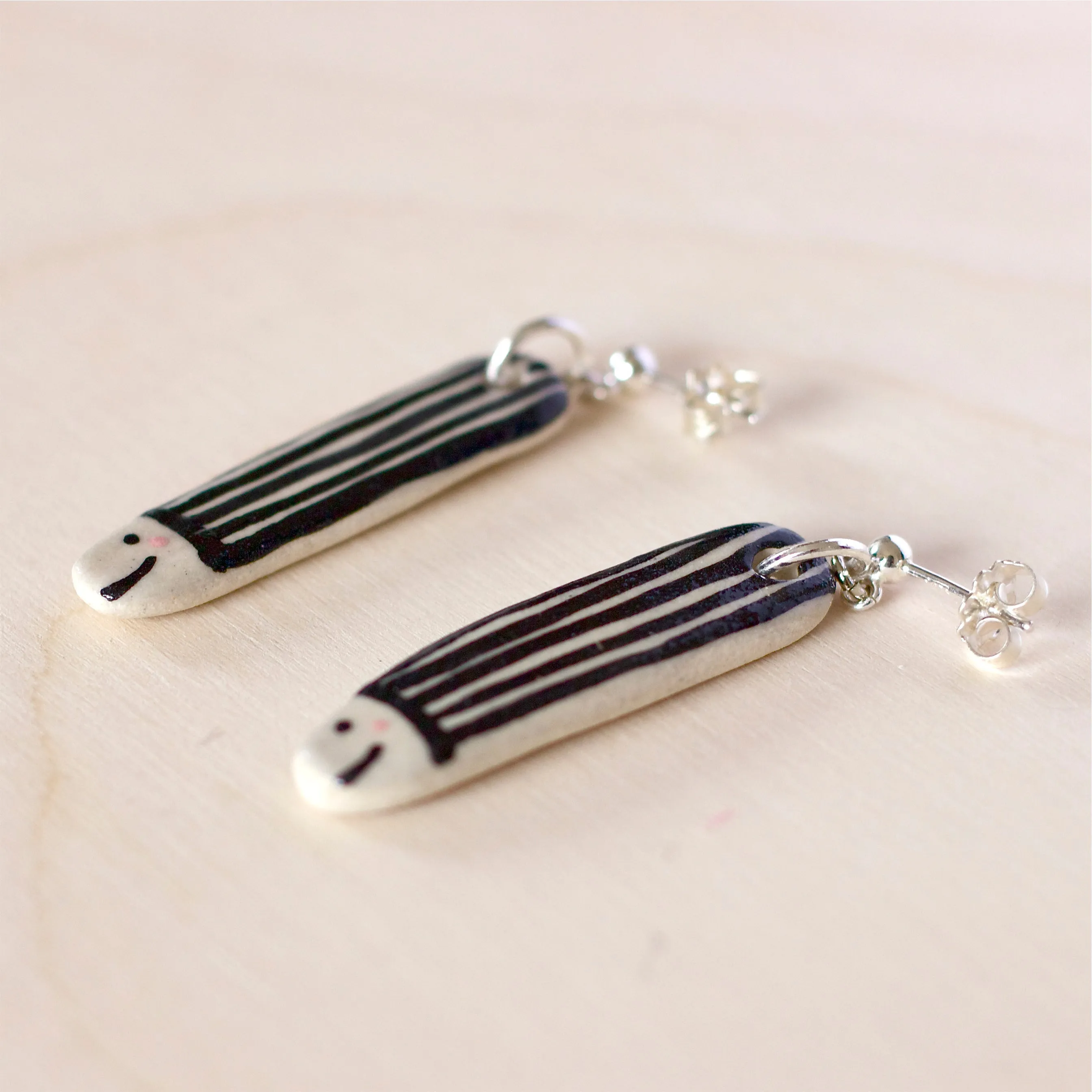 FISHEE EARRINGS - BLACK STRIPE