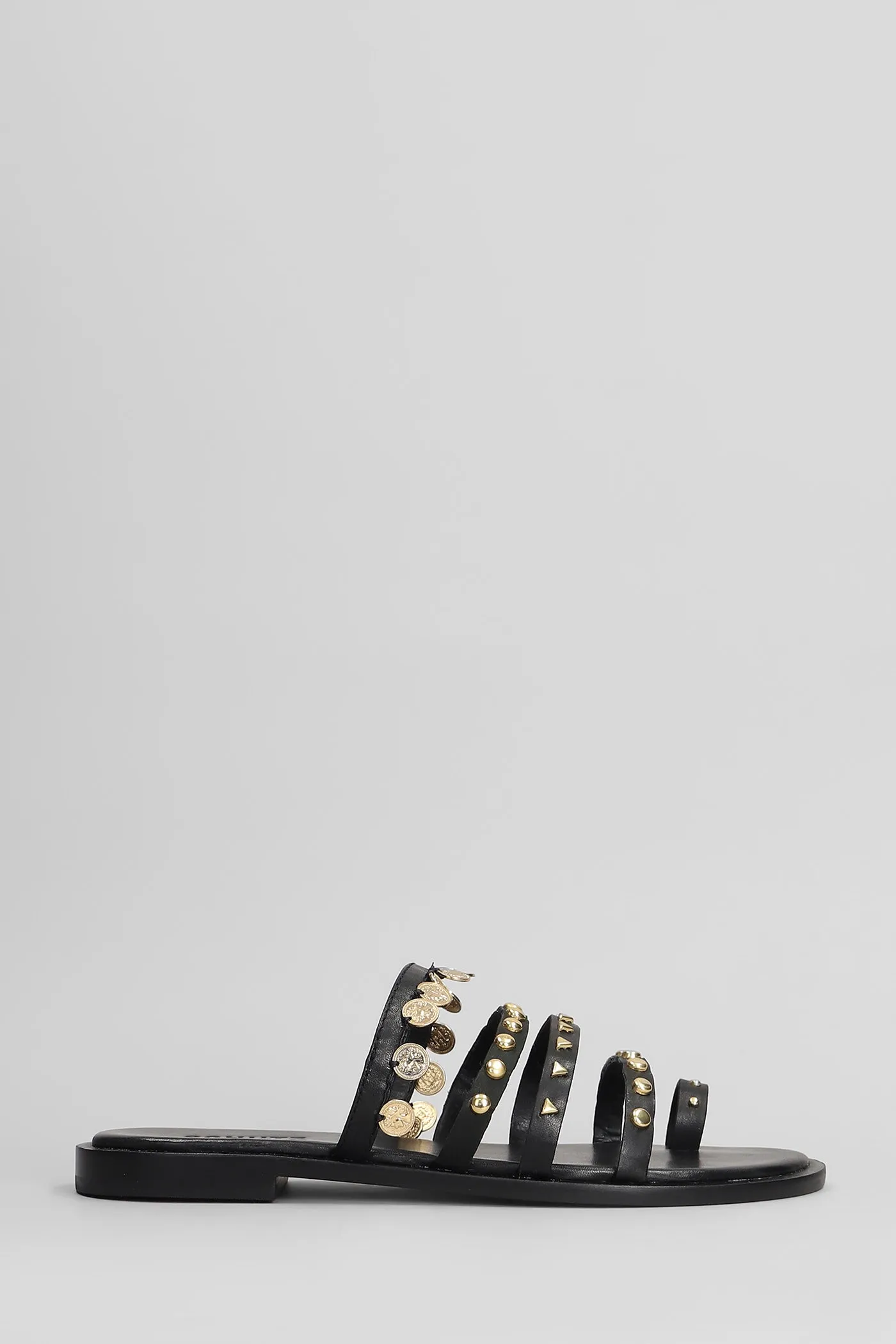 Flats in black leather