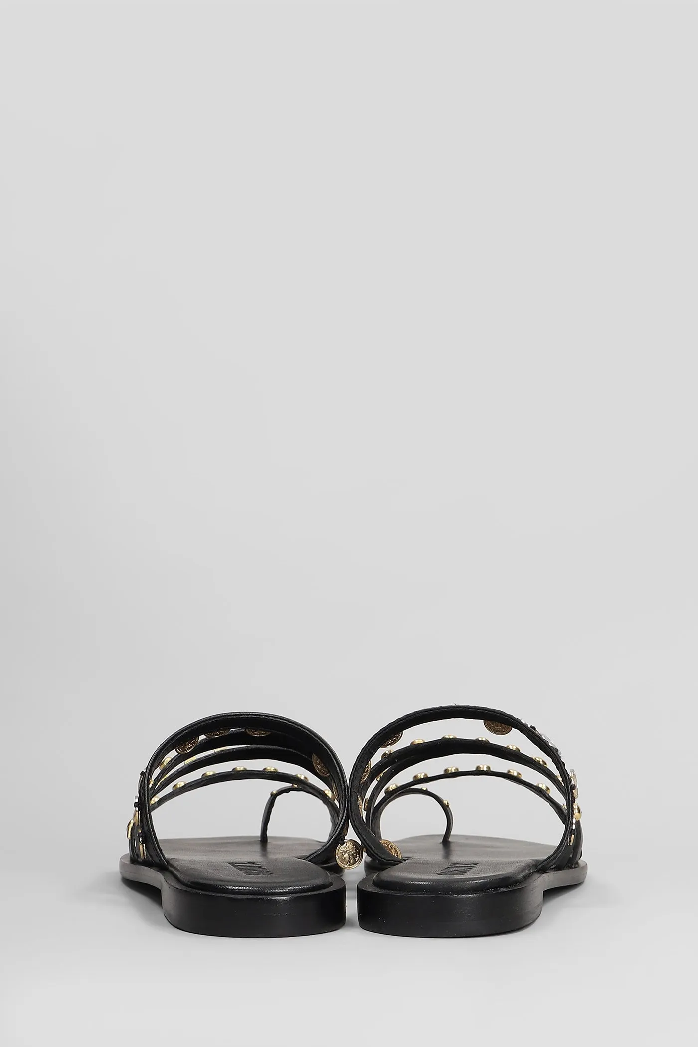 Flats in black leather