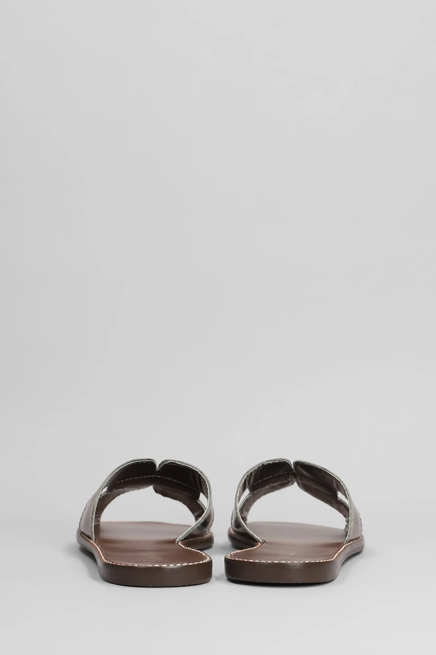 Flats in copper leather