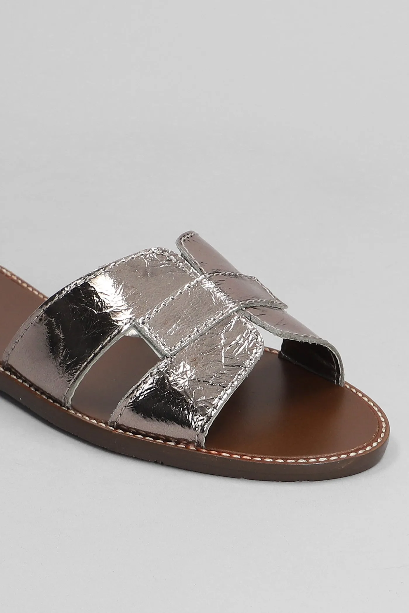 Flats in copper leather