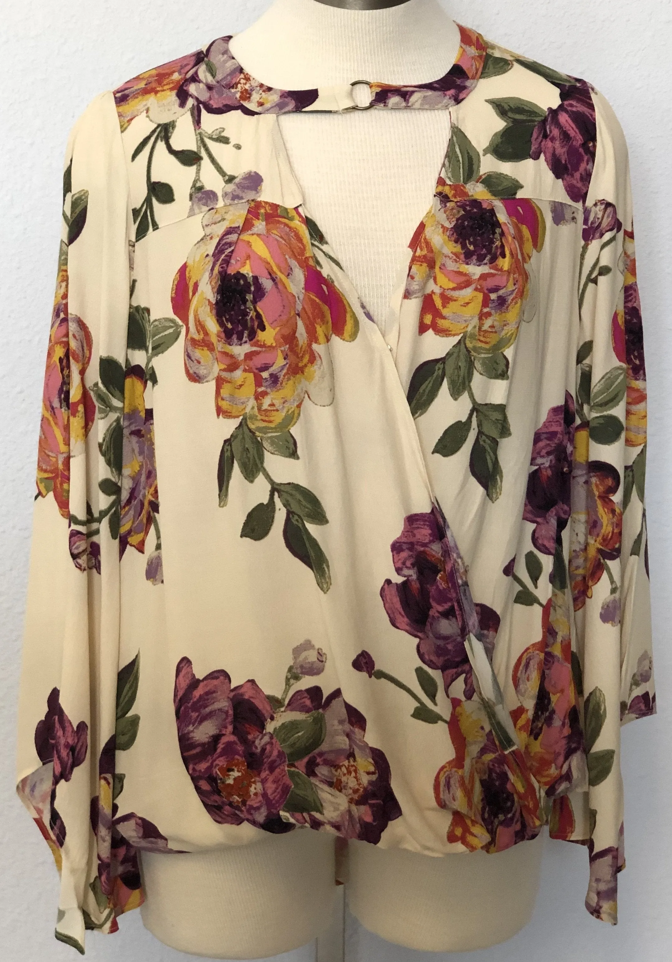 FLORAL CROSS FRONT TOP