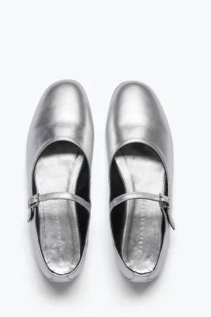 Frēda Salvador Aubrey Mary Jane Flat