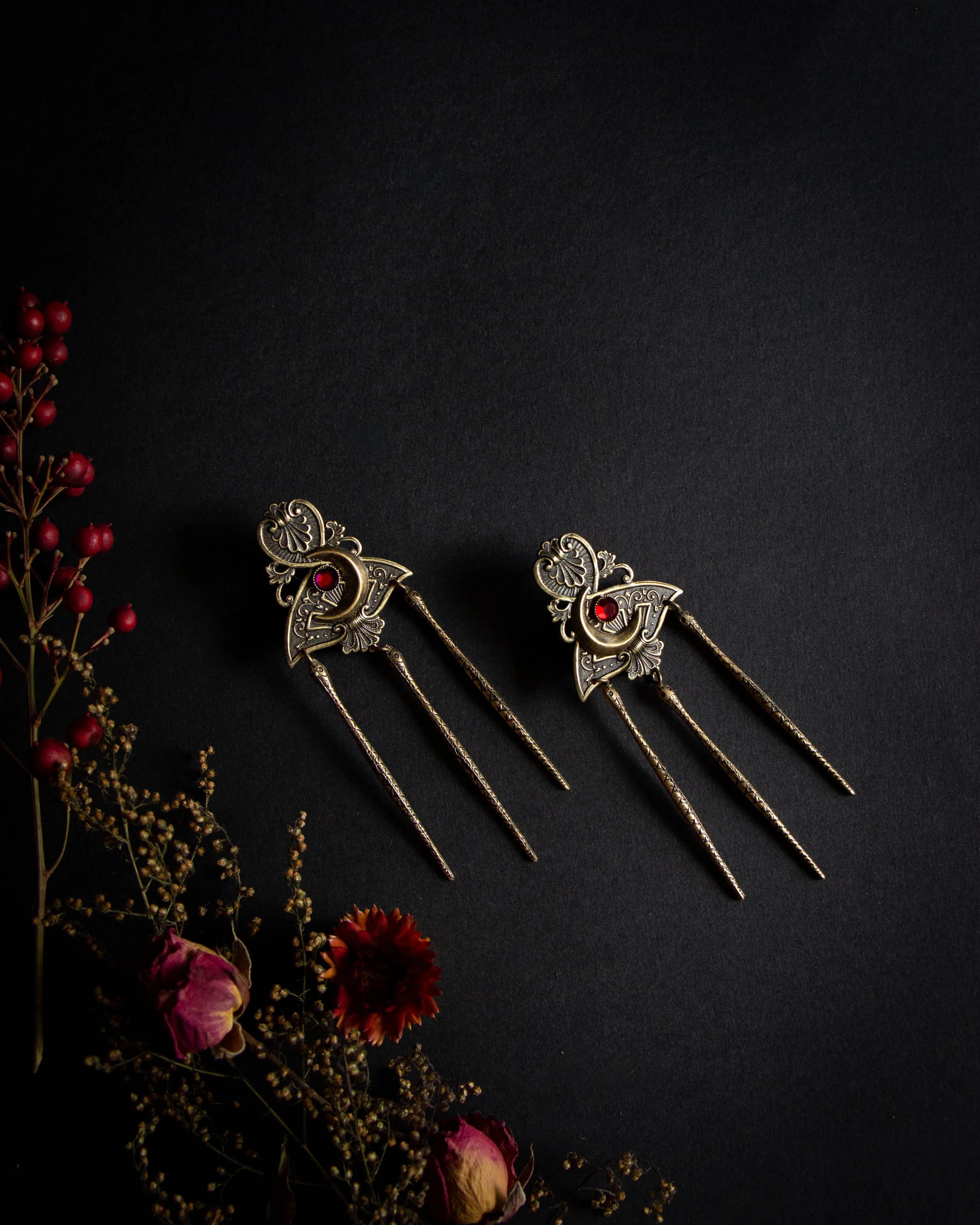 Hecate Fan Earrings - Jet