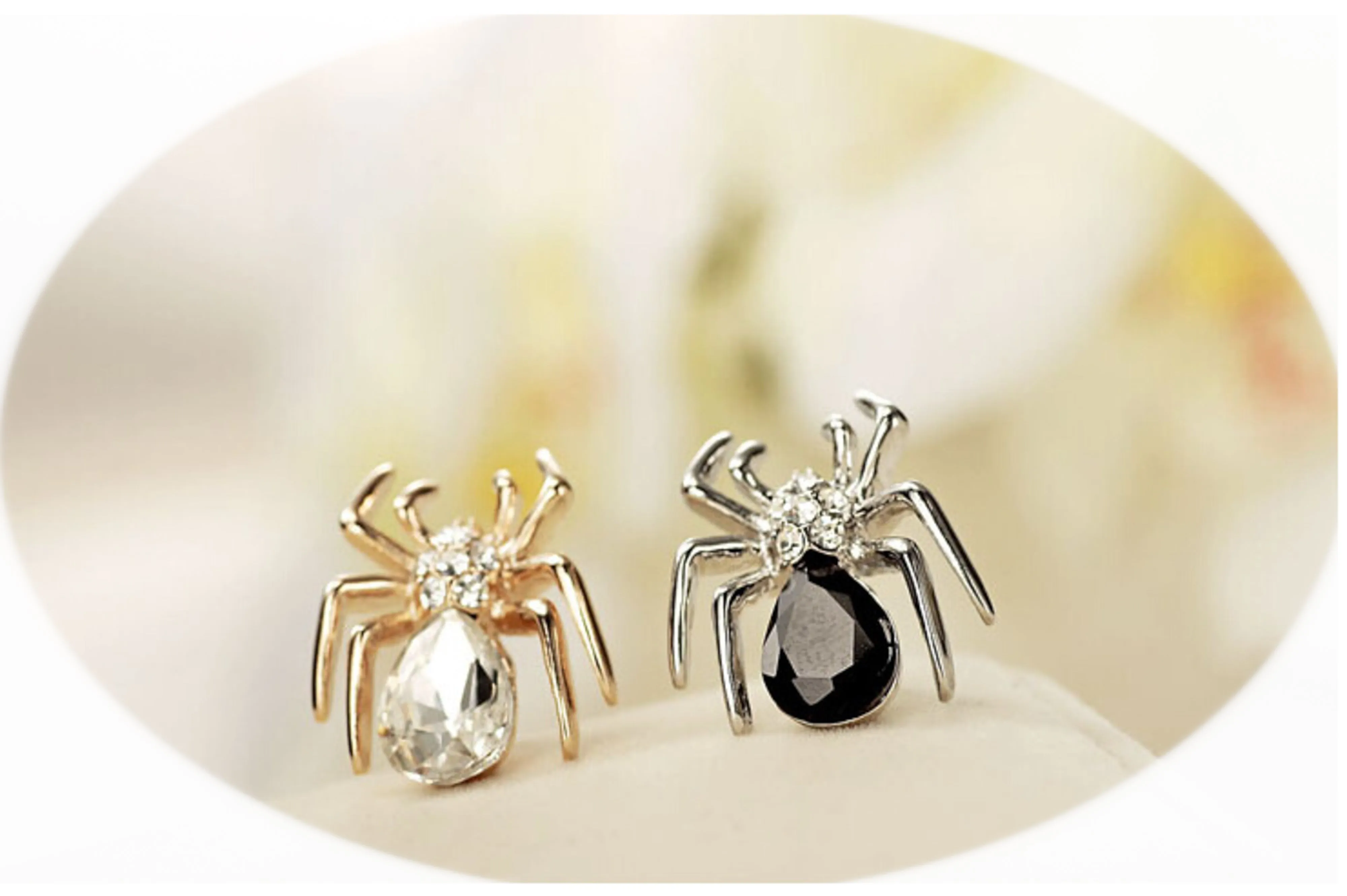 Little Spider Pin Brooch  gold