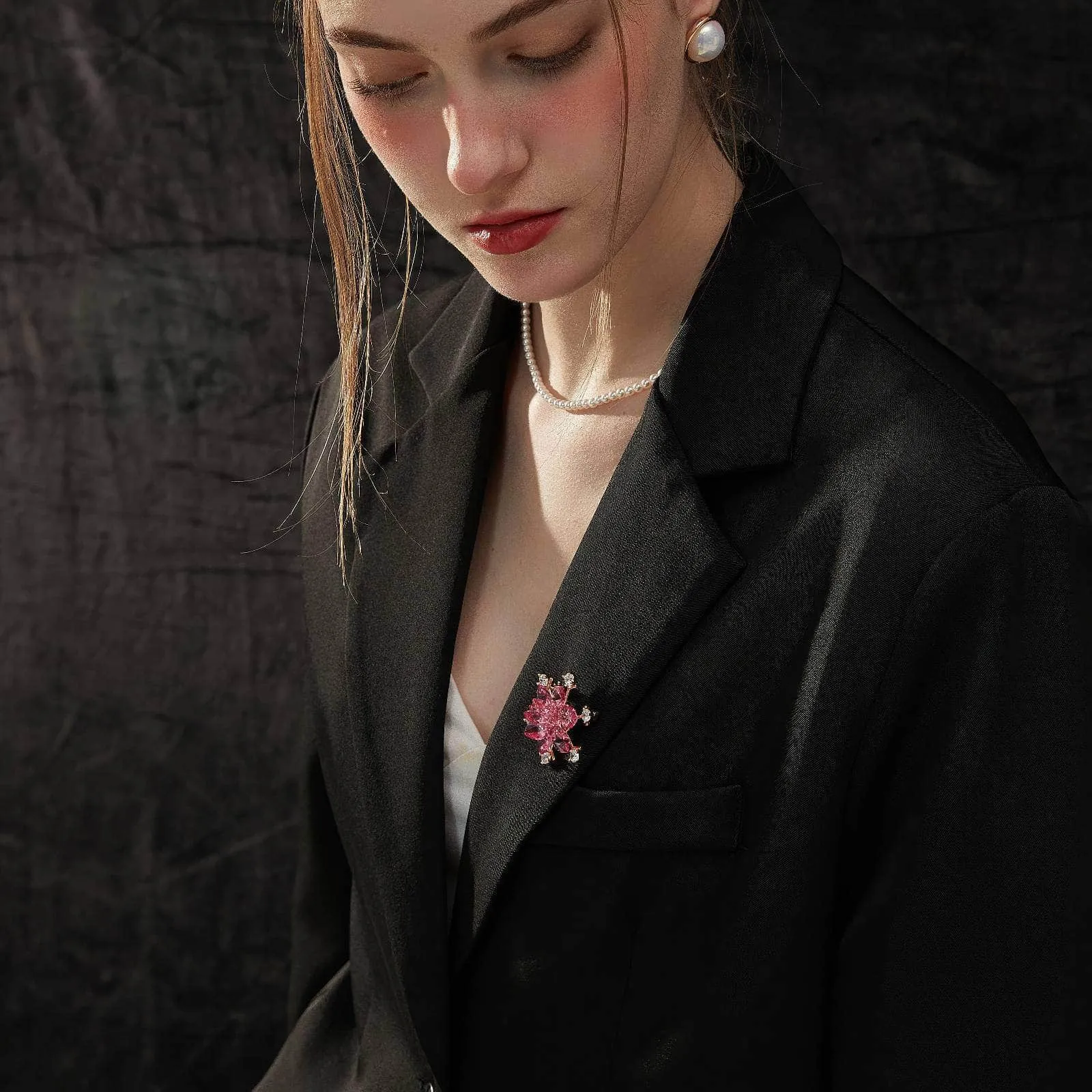 Luxurious Floral Starburst Crystal Inlaid Diamante Brooch