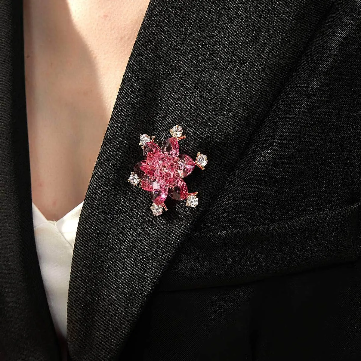 Luxurious Floral Starburst Crystal Inlaid Diamante Brooch