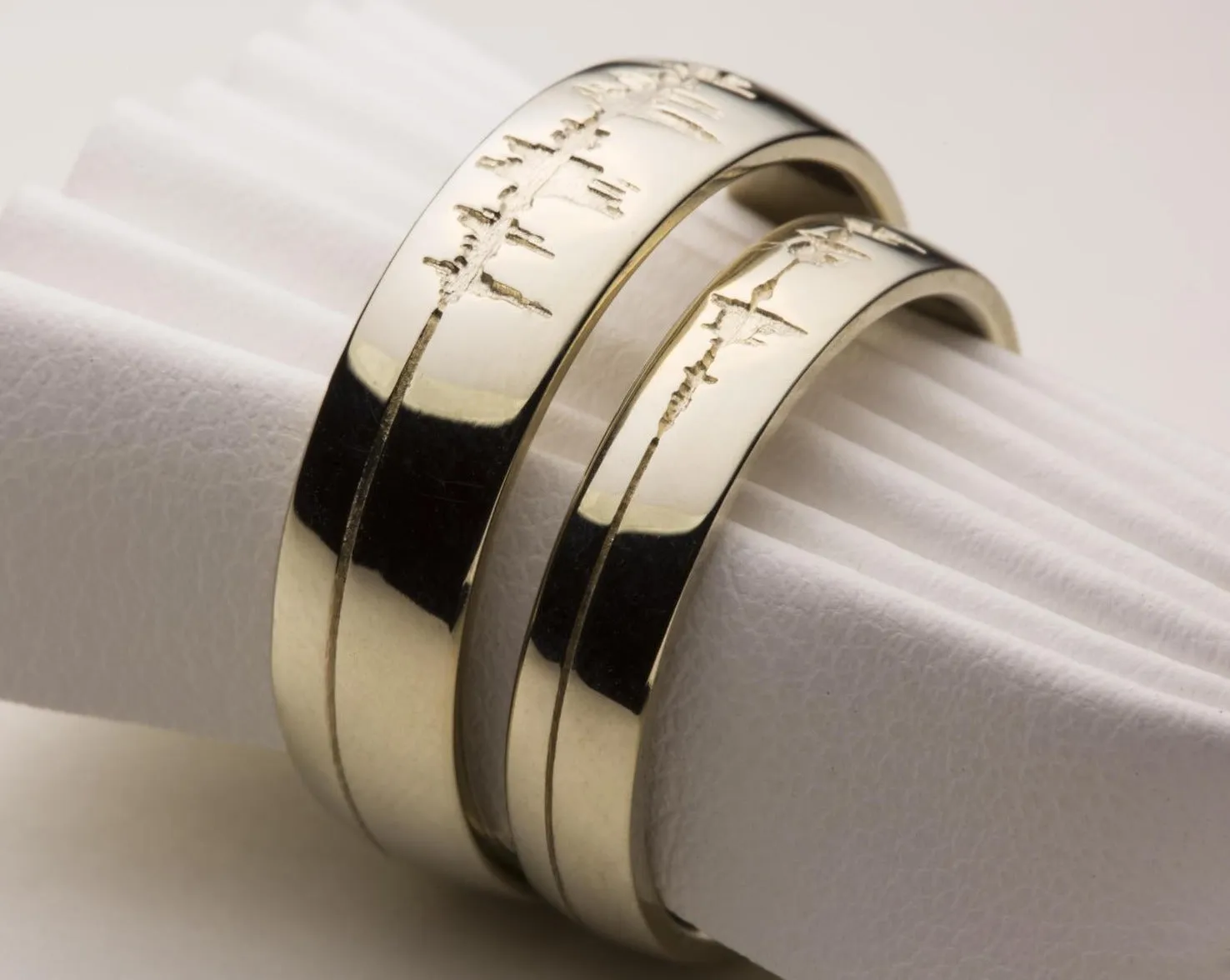 Personalized Sound Wave Wedding Rings for Couples