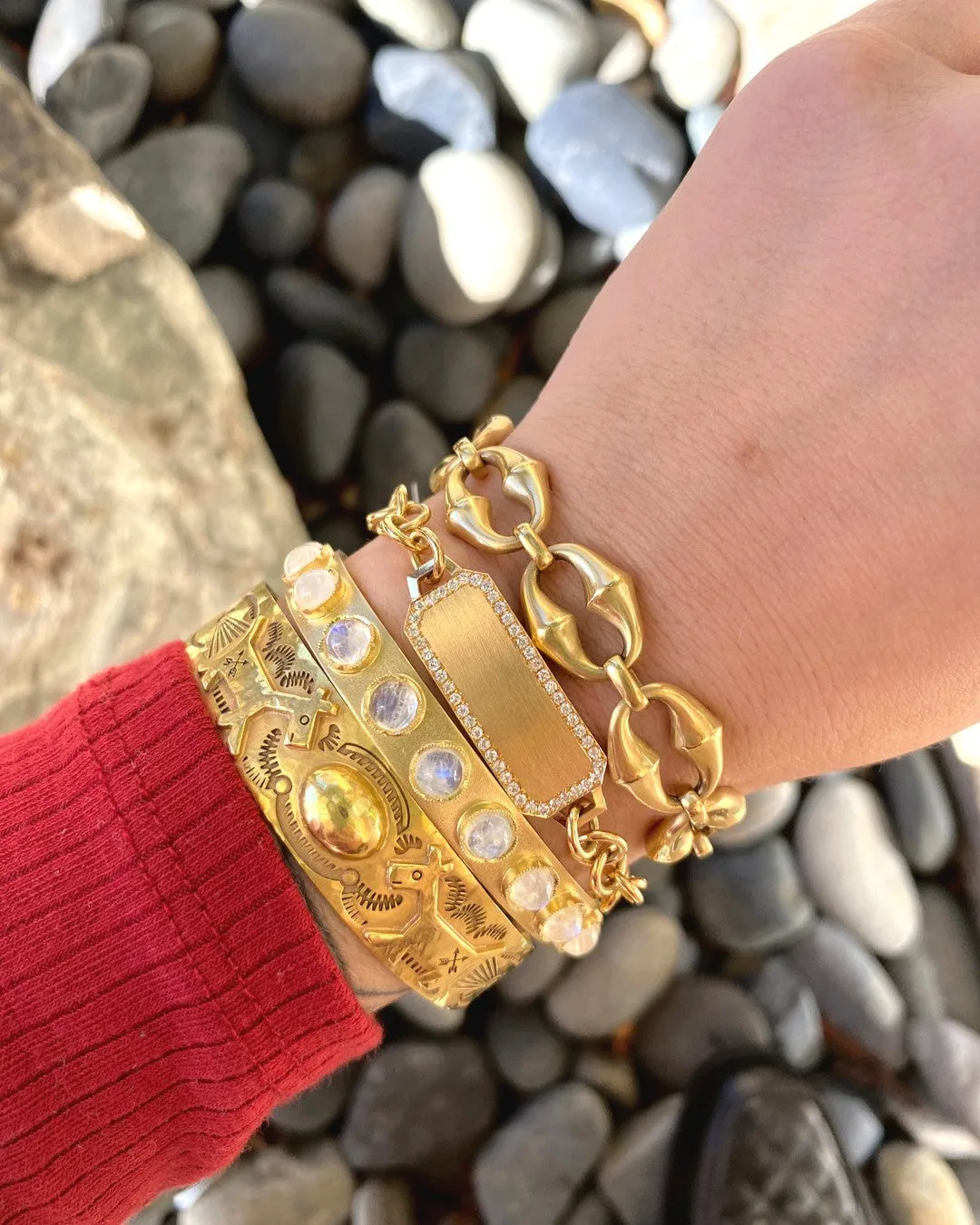 PETITE CLASSIC MOONSTONE CUFF