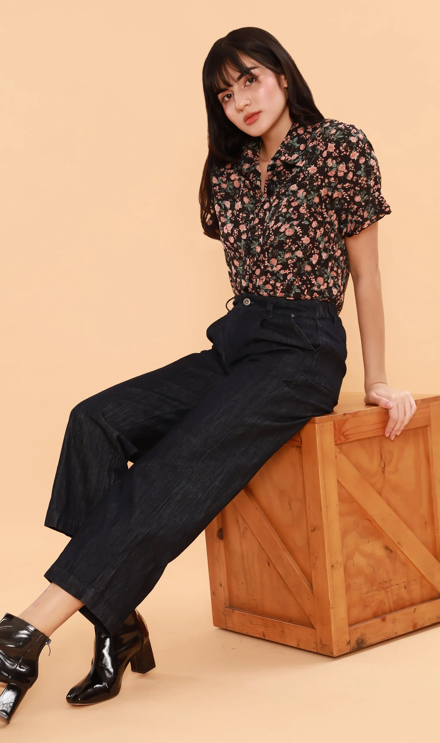 PORTIA Floral Collar Shirt (Black/Peach)