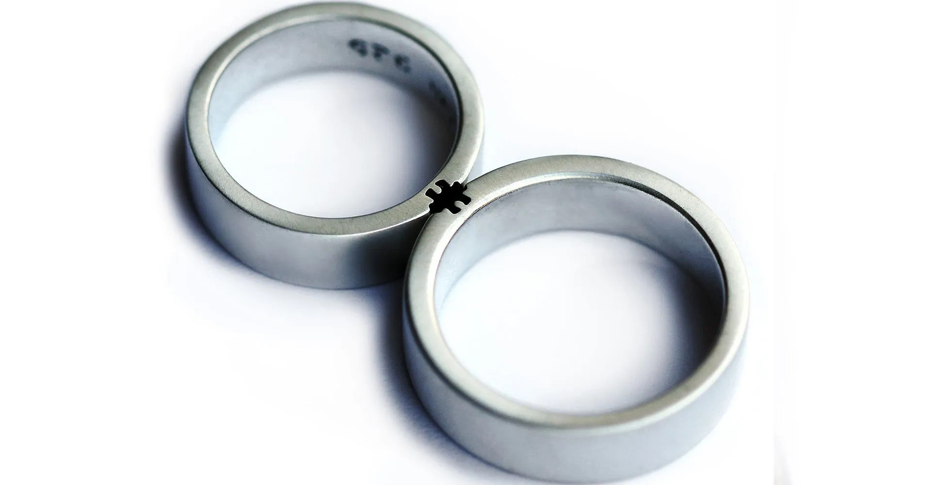 Puzzle matching couple rings set