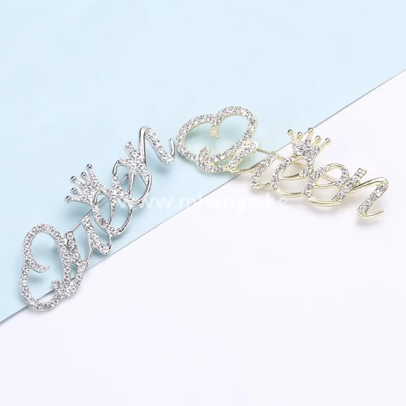 Queen Crown Brooch Pins Shiny Crystal Crown Brooch Pin Rhinestone Queen Letter Brooches Pin Fashion Elegant Crown Shape Princess Brooches Dress Sweater Coat Lapel Pin Accessories
