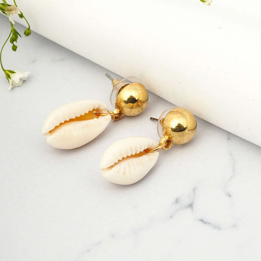Seashell Dangling Earrings