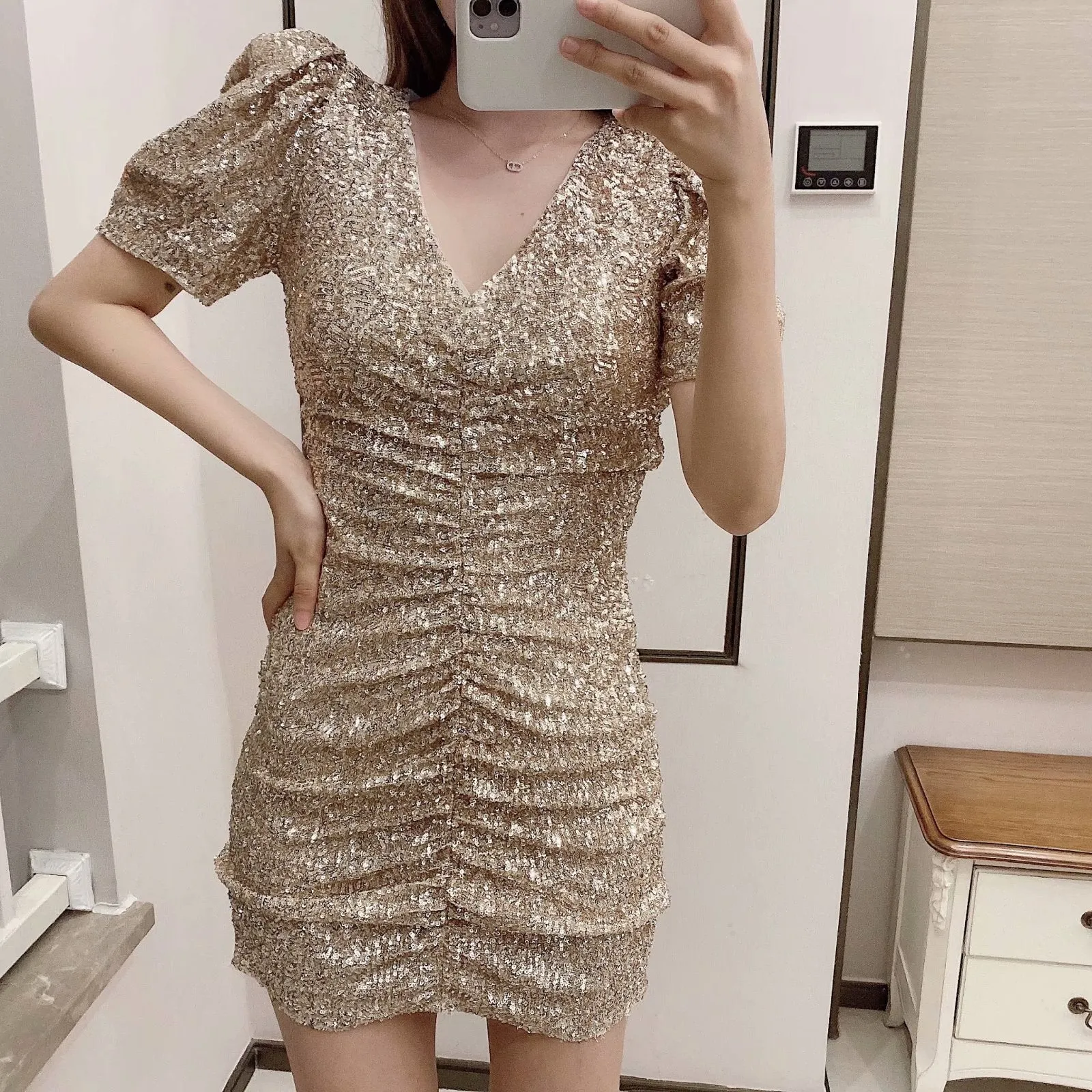 Sequins V-neck Pleated Elastic Waist Mini Dresses
