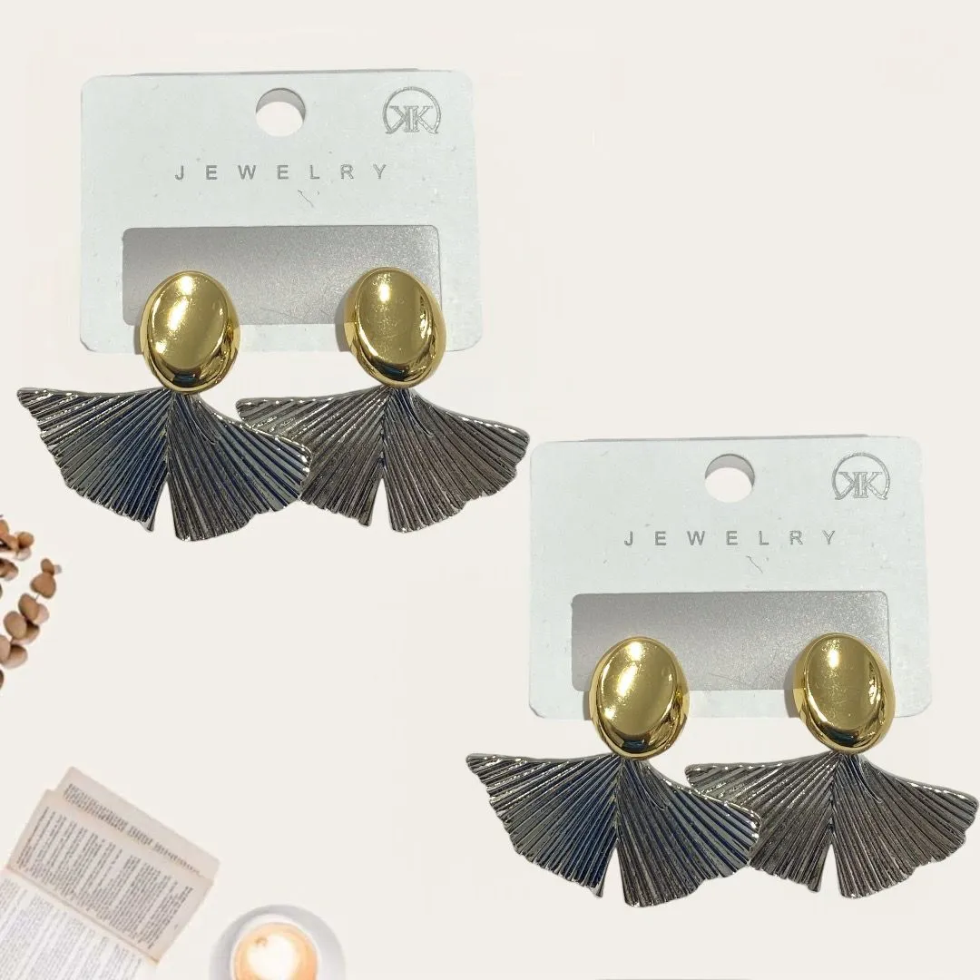 Shell Stud Earrings
