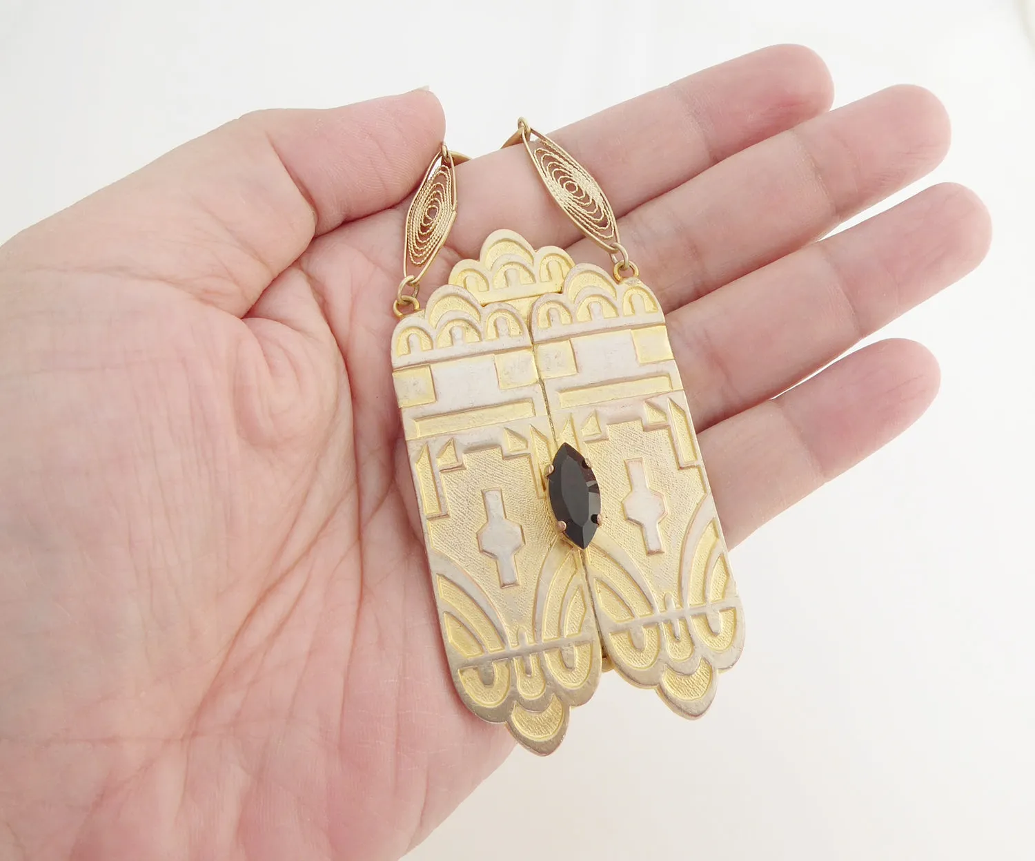 Stargate garnet necklace