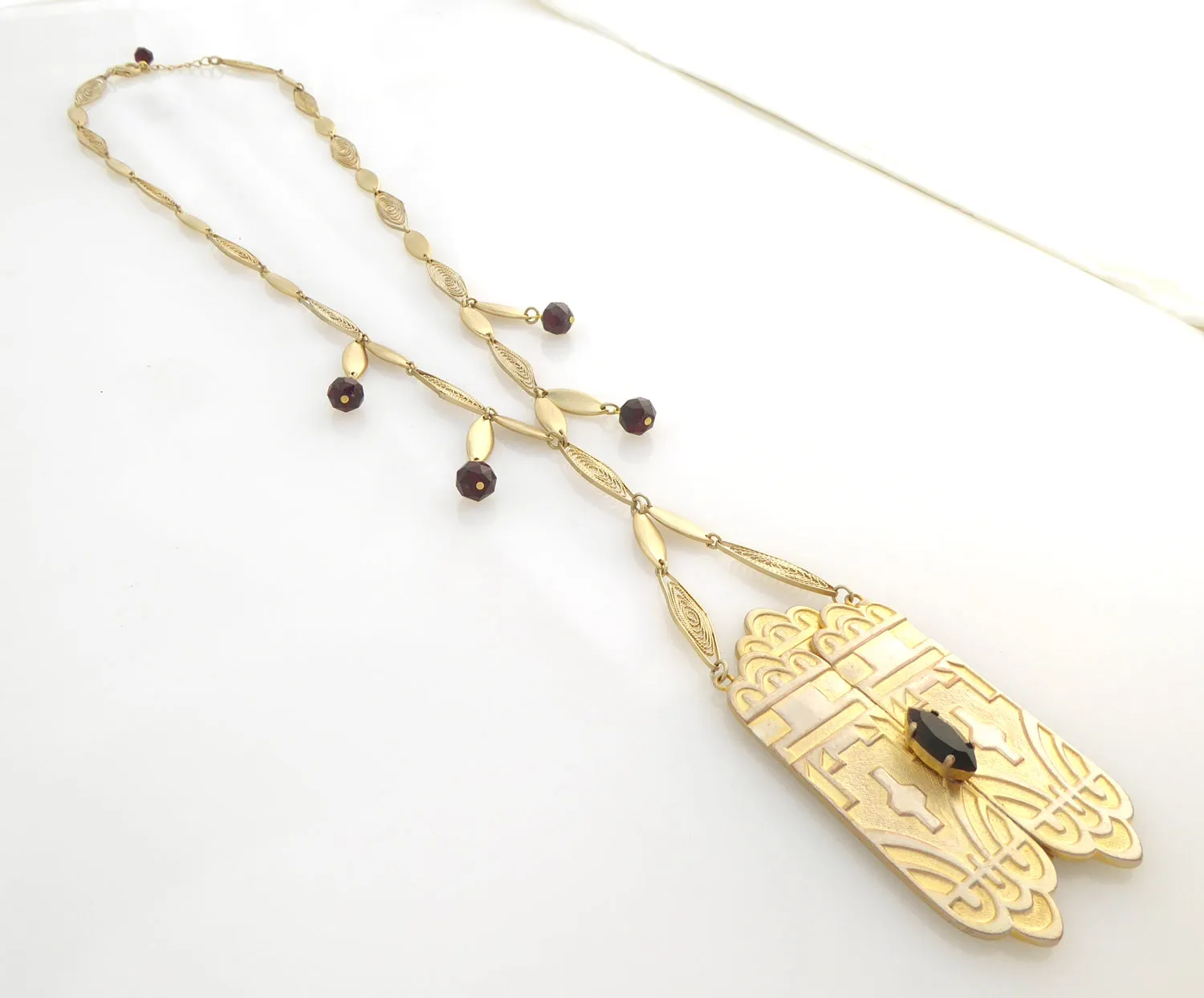 Stargate garnet necklace