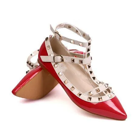 The Rivet Pointed Toe Flat Shoes