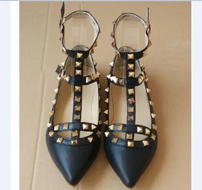 The Rivet Pointed Toe Flat Shoes