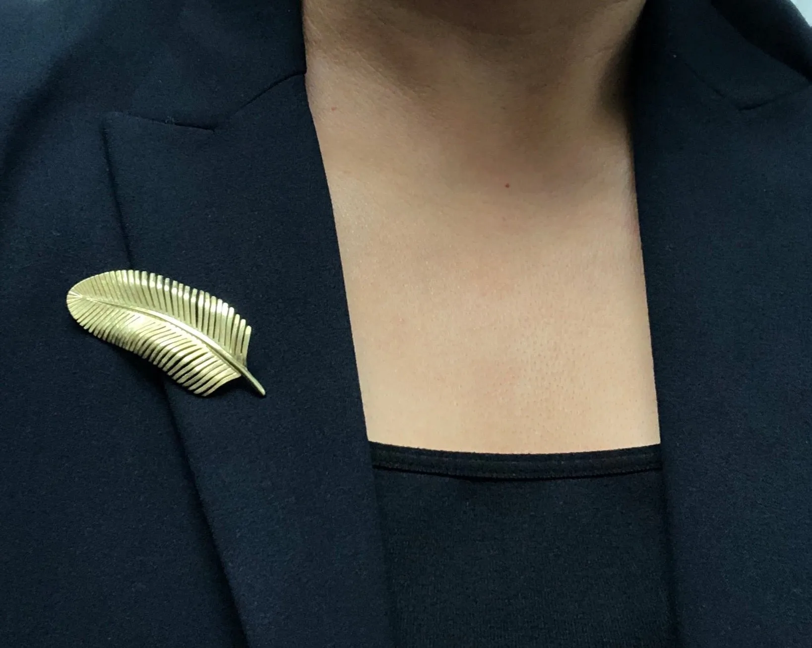 Tiffany and Co. Vintage 18K Yellow Gold Feather Motif Florentine Brooch