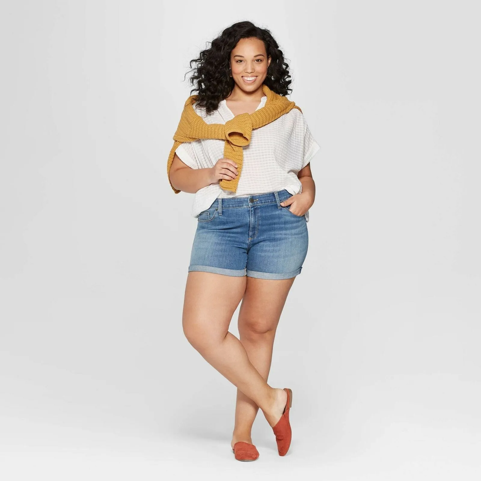 Universal Thread Women's Plus Size Mid-Rise Jean Shorts