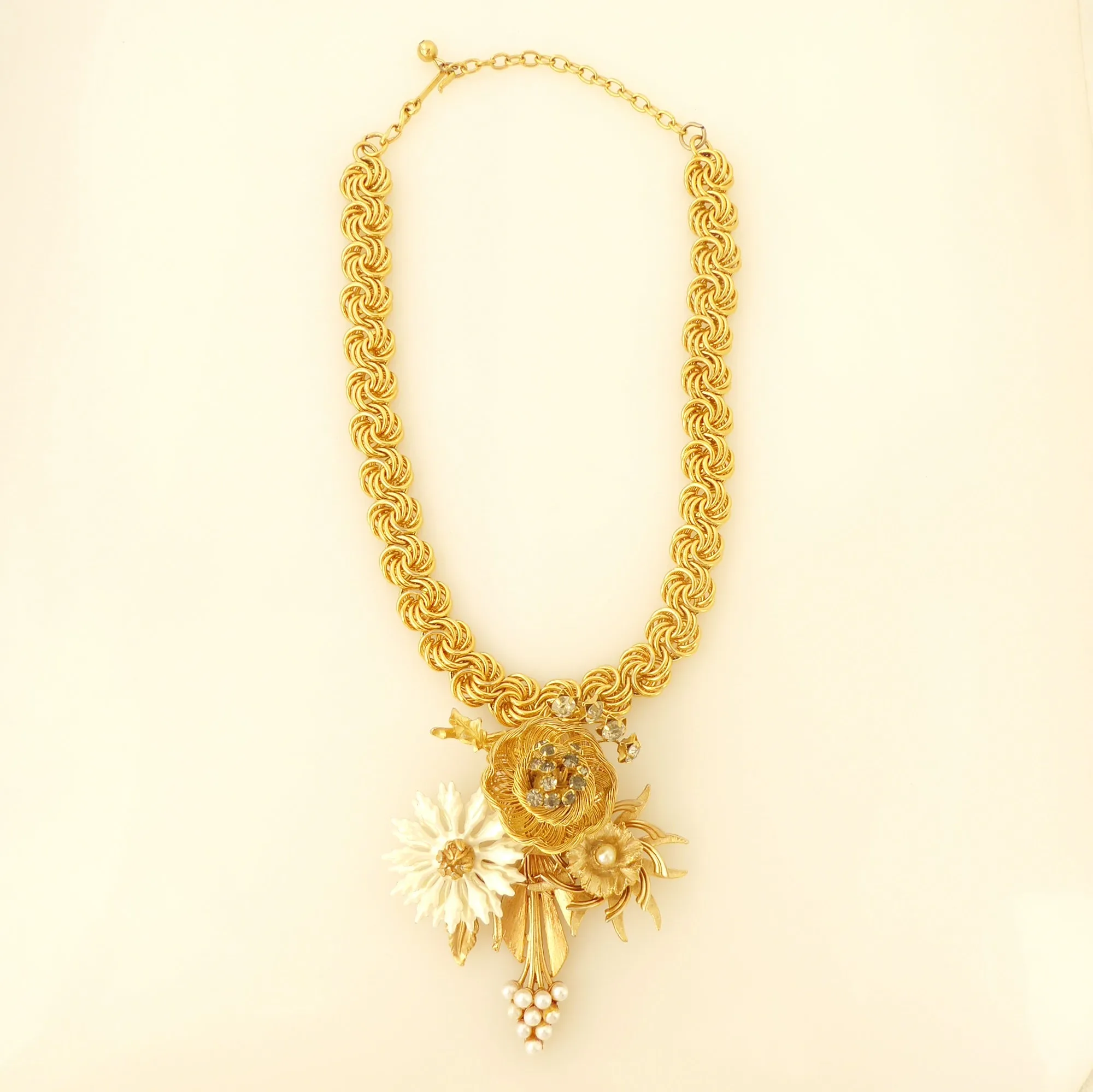 Vintage gold flower necklace
