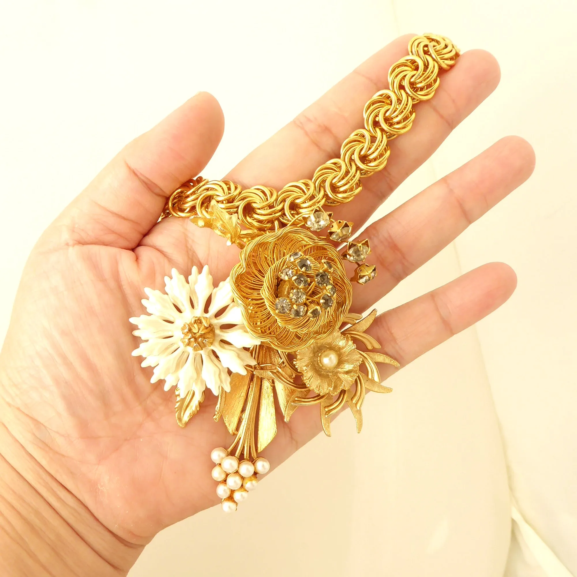 Vintage gold flower necklace